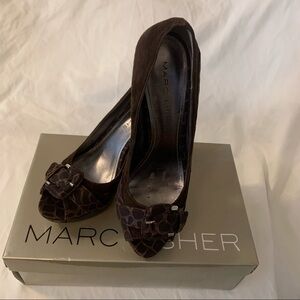 VGUC Marc Fisher Futuna Suede Peeptoe Heels